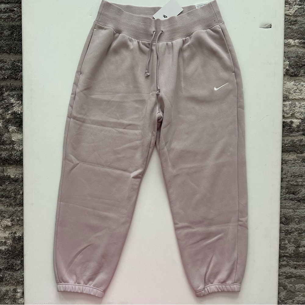Nike Women’s Oversized High Rise Sweatpants Size L Short
